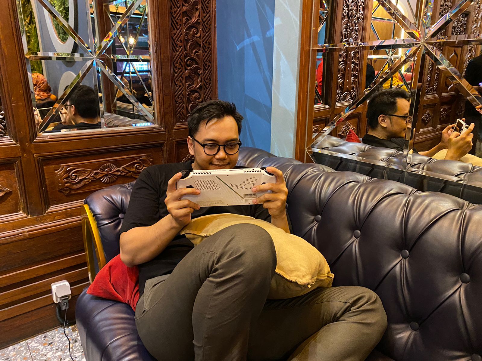 Rencanakan Liburan Akhir Tahun Bersama ASUS ROG Ally